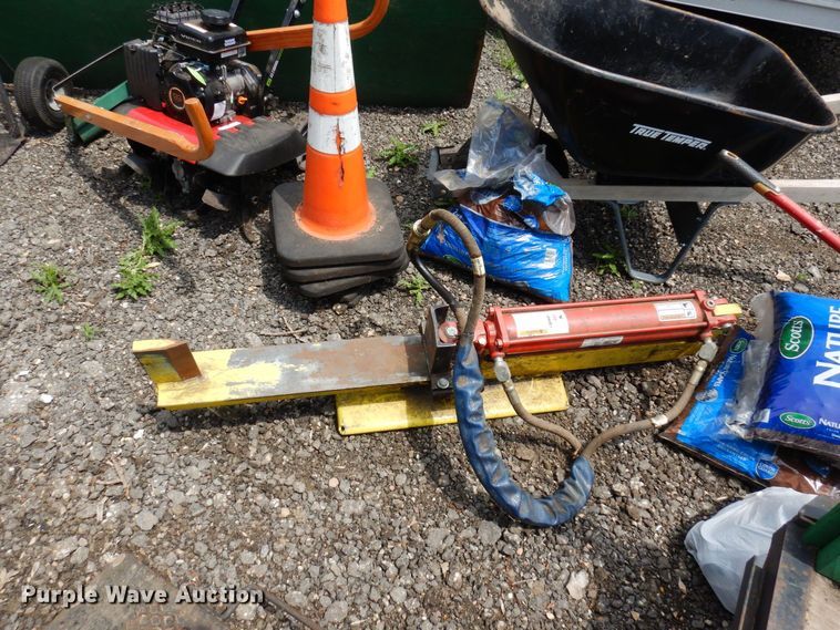 image for item AF9669 2002 Thomas 25G  compact utility loader