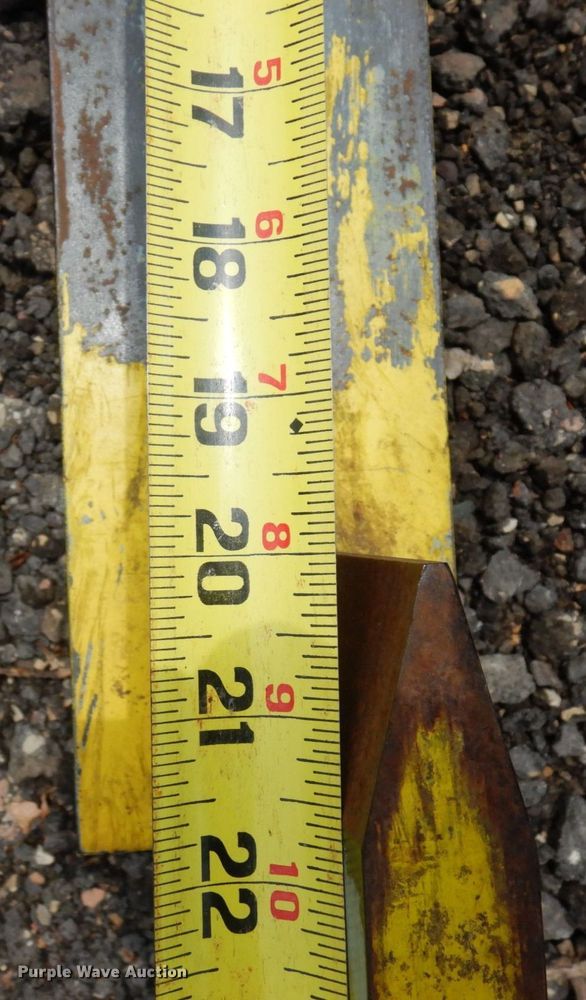 image for item AF9669 2002 Thomas 25G  compact utility loader