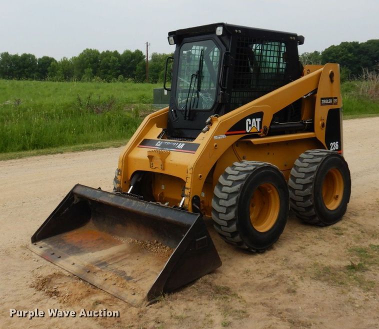 image for item AF9672 2001 Caterpillar 236  skid steer loader