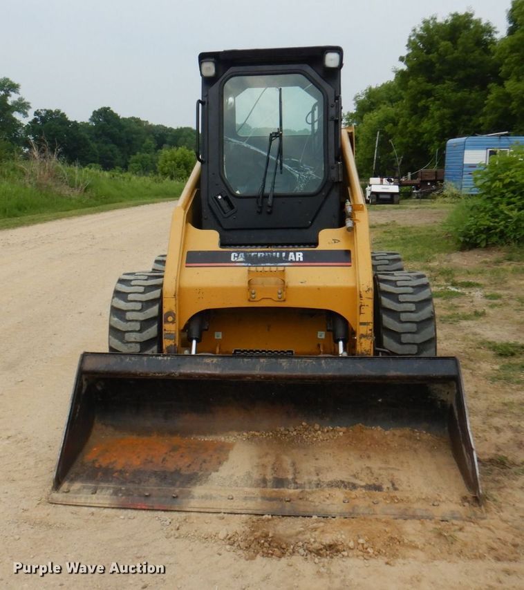 image for item AF9672 2001 Caterpillar 236  skid steer loader