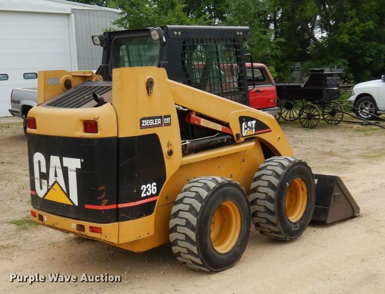 image for item AF9672 2001 Caterpillar 236  skid steer loader