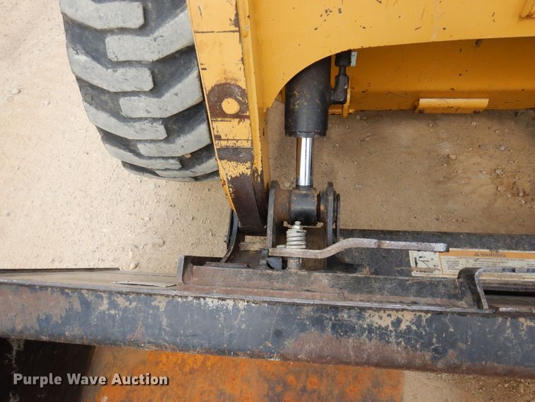 image for item AF9672 2001 Caterpillar 236  skid steer loader