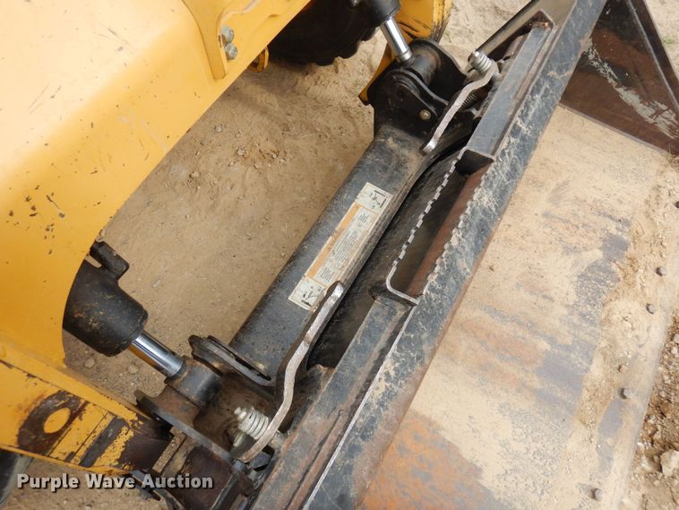 image for item AF9672 2001 Caterpillar 236  skid steer loader