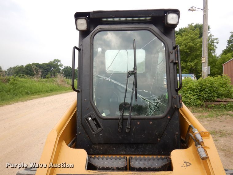 image for item AF9672 2001 Caterpillar 236  skid steer loader