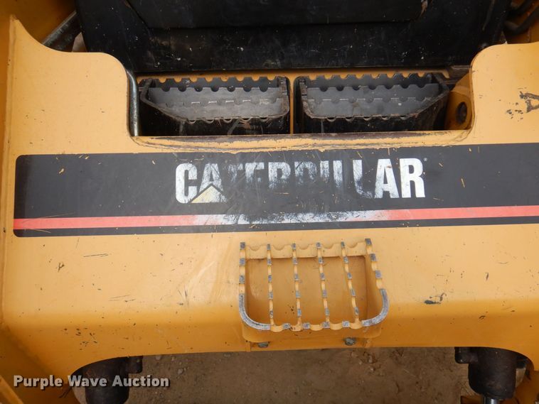 image for item AF9672 2001 Caterpillar 236  skid steer loader