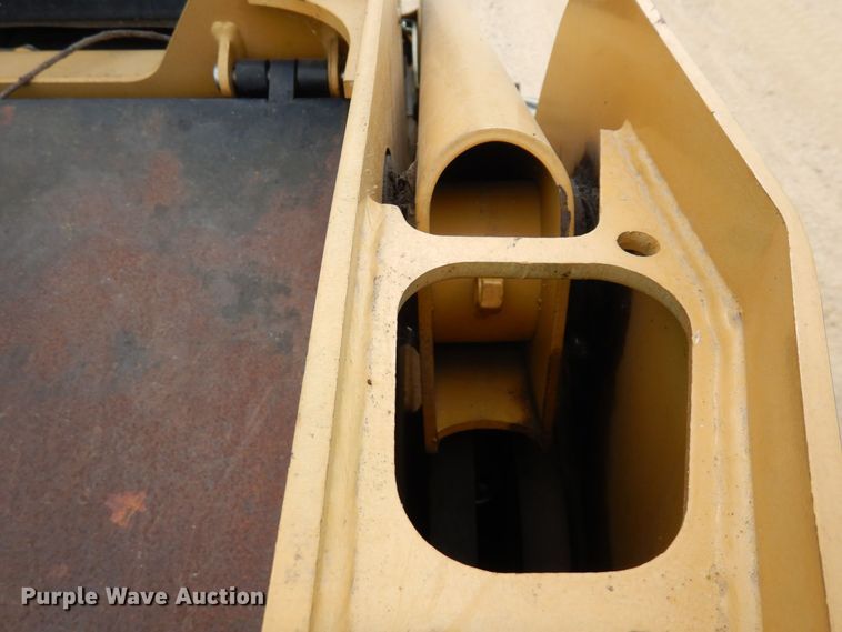 image for item AF9672 2001 Caterpillar 236  skid steer loader