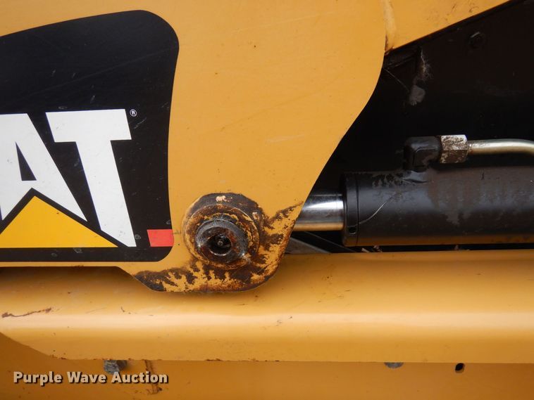 image for item AF9672 2001 Caterpillar 236  skid steer loader