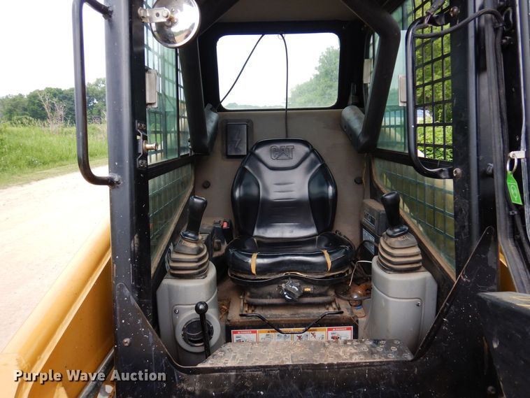 image for item AF9672 2001 Caterpillar 236  skid steer loader