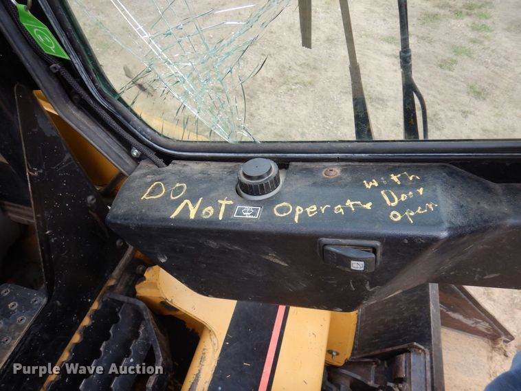 image for item AF9672 2001 Caterpillar 236  skid steer loader