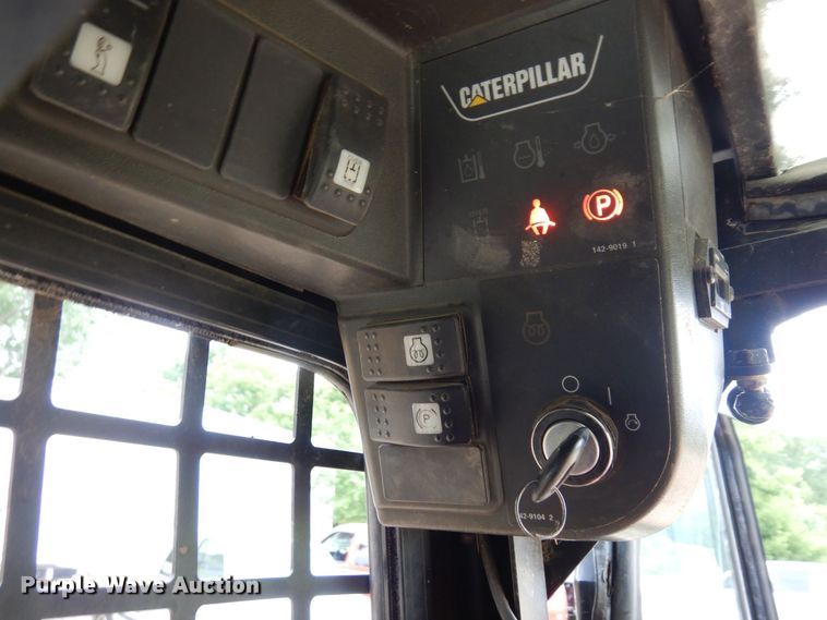 image for item AF9672 2001 Caterpillar 236  skid steer loader