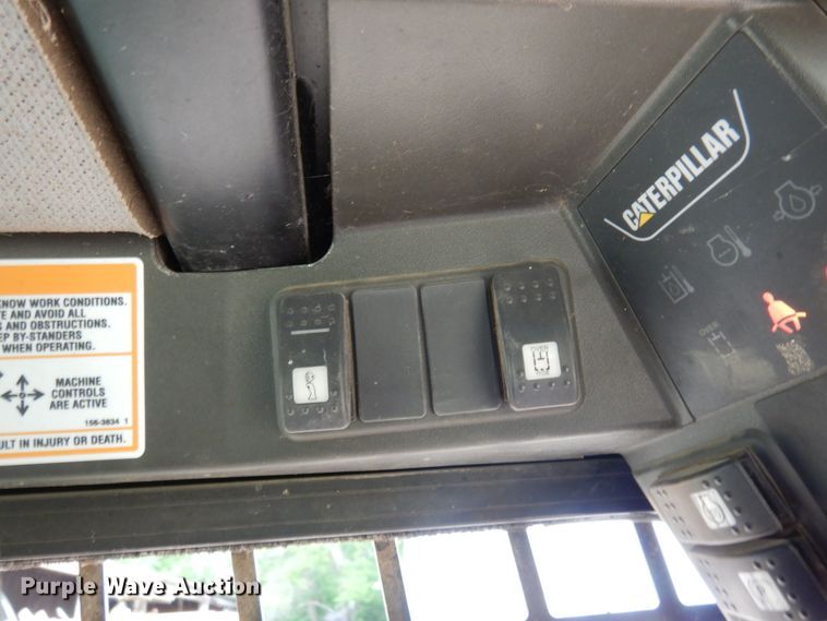 image for item AF9672 2001 Caterpillar 236  skid steer loader