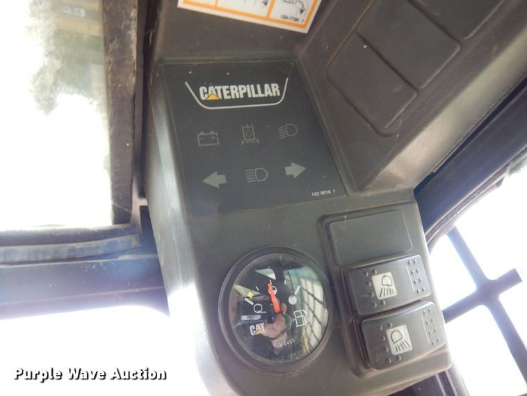 image for item AF9672 2001 Caterpillar 236  skid steer loader