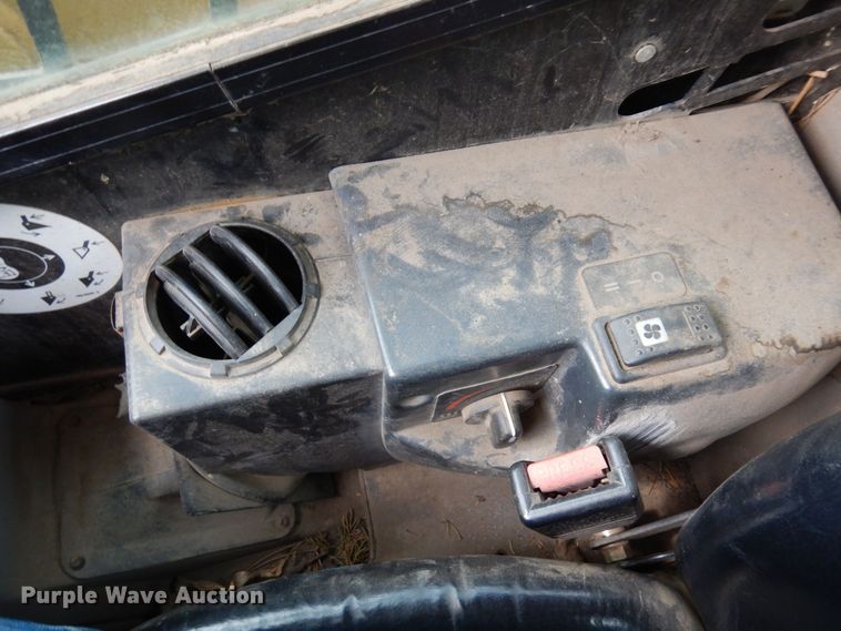 image for item AF9672 2001 Caterpillar 236  skid steer loader