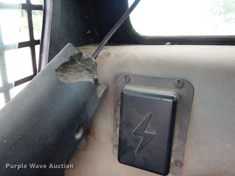 image for item AF9672 2001 Caterpillar 236  skid steer loader