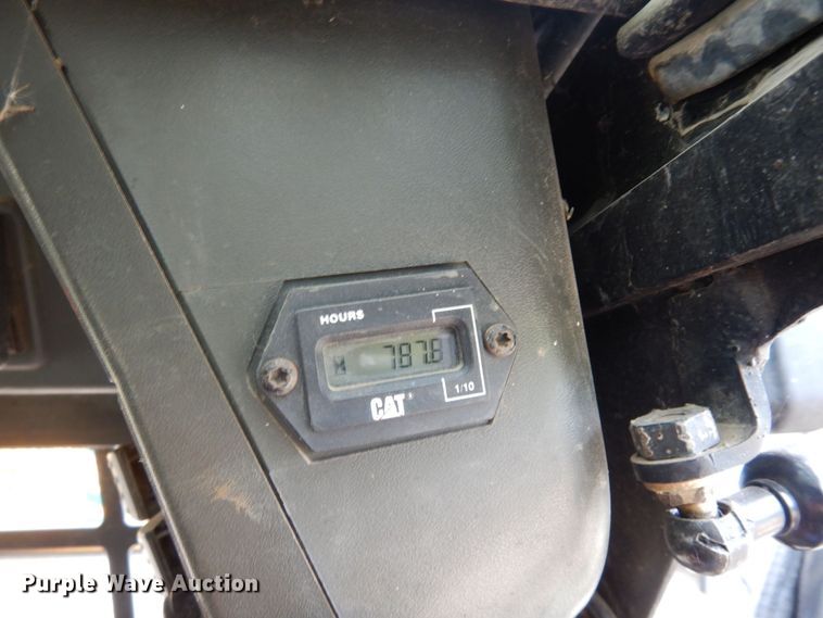 image for item AF9672 2001 Caterpillar 236  skid steer loader