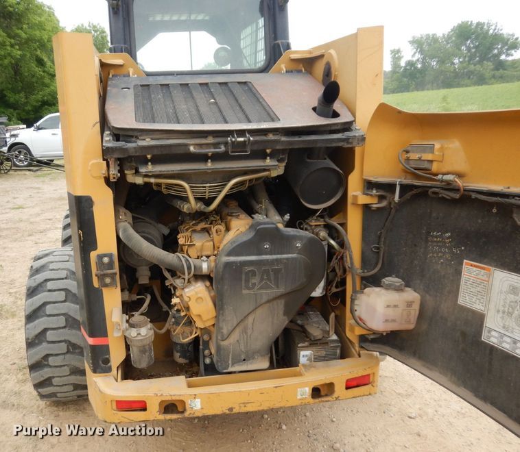 image for item AF9672 2001 Caterpillar 236  skid steer loader