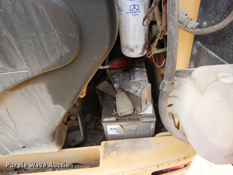 image for item AF9672 2001 Caterpillar 236  skid steer loader