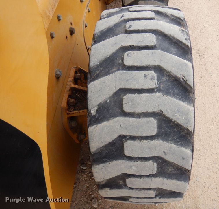 image for item AF9672 2001 Caterpillar 236  skid steer loader