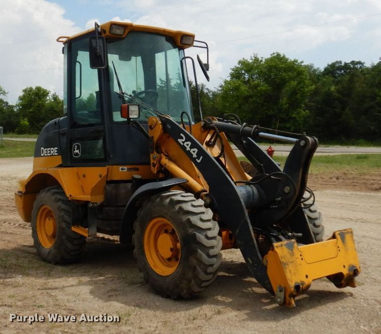 image for item AF9680 2006 John Deere 244J  wheel loader