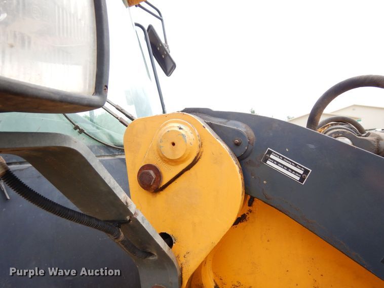 image for item AF9680 2006 John Deere 244J  wheel loader