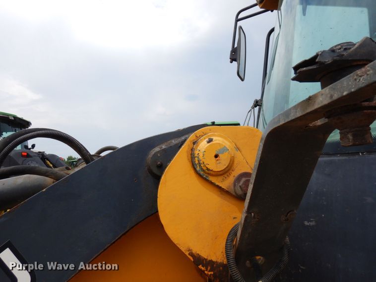 image for item AF9680 2006 John Deere 244J  wheel loader