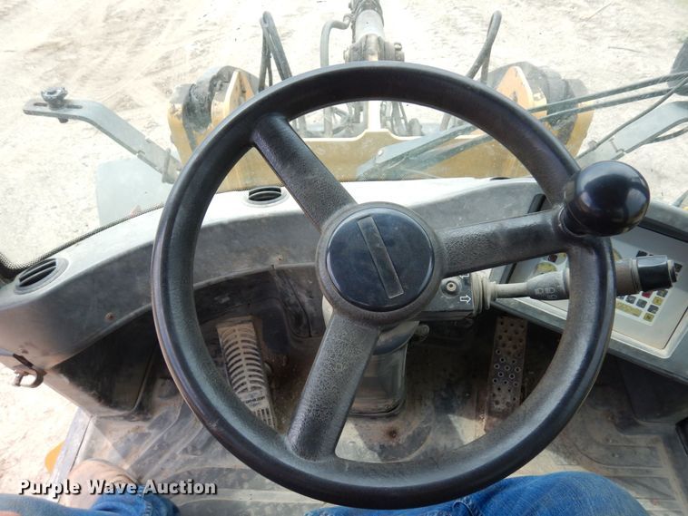 image for item AF9680 2006 John Deere 244J  wheel loader