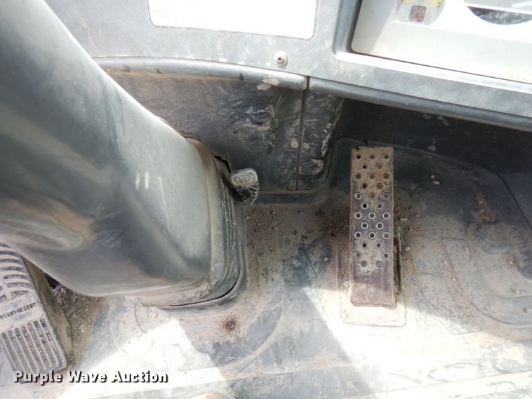 image for item AF9680 2006 John Deere 244J  wheel loader