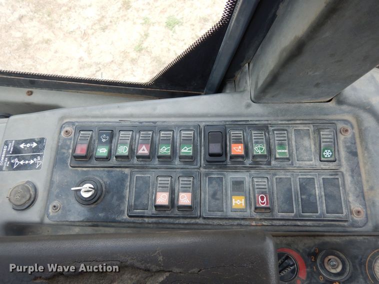 image for item AF9680 2006 John Deere 244J  wheel loader