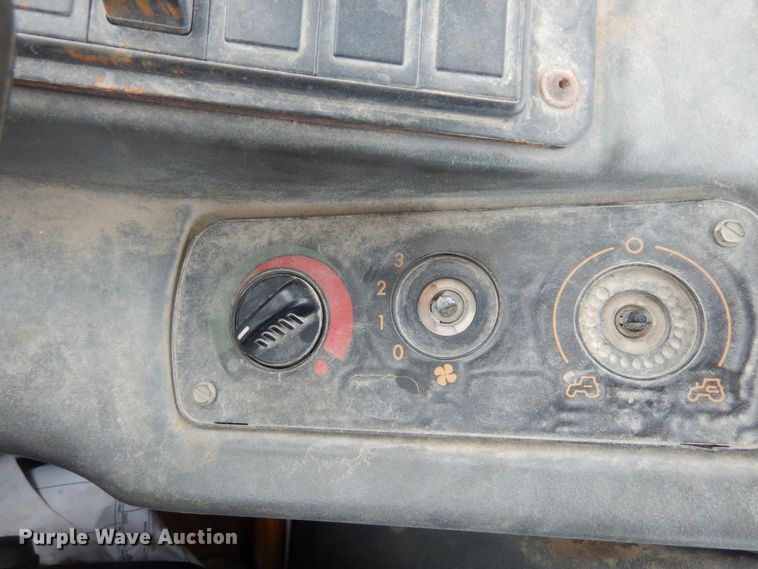 image for item AF9680 2006 John Deere 244J  wheel loader