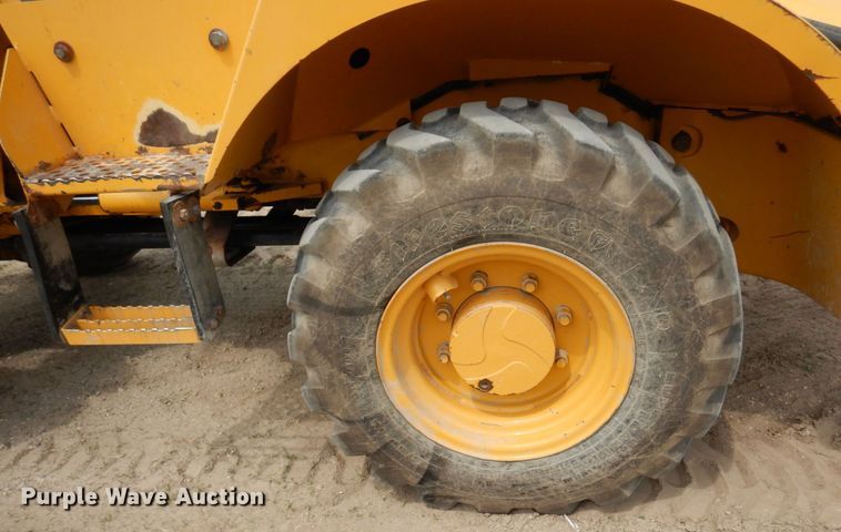 image for item AF9680 2006 John Deere 244J  wheel loader