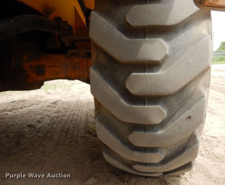 image for item AF9680 2006 John Deere 244J  wheel loader