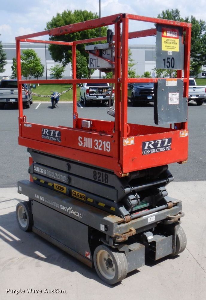 image for item AF9685 2005 Skyjack SJH3219  scissor lift