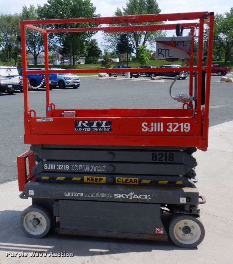 image for item AF9685 2005 Skyjack SJH3219  scissor lift
