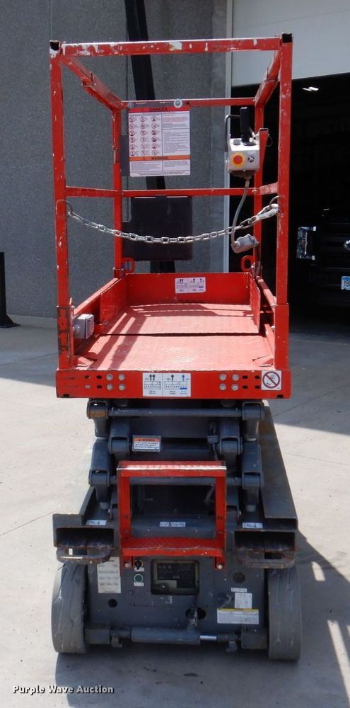 image for item AF9685 2005 Skyjack SJH3219  scissor lift
