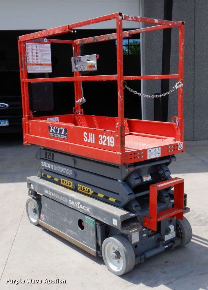 image for item AF9685 2005 Skyjack SJH3219  scissor lift
