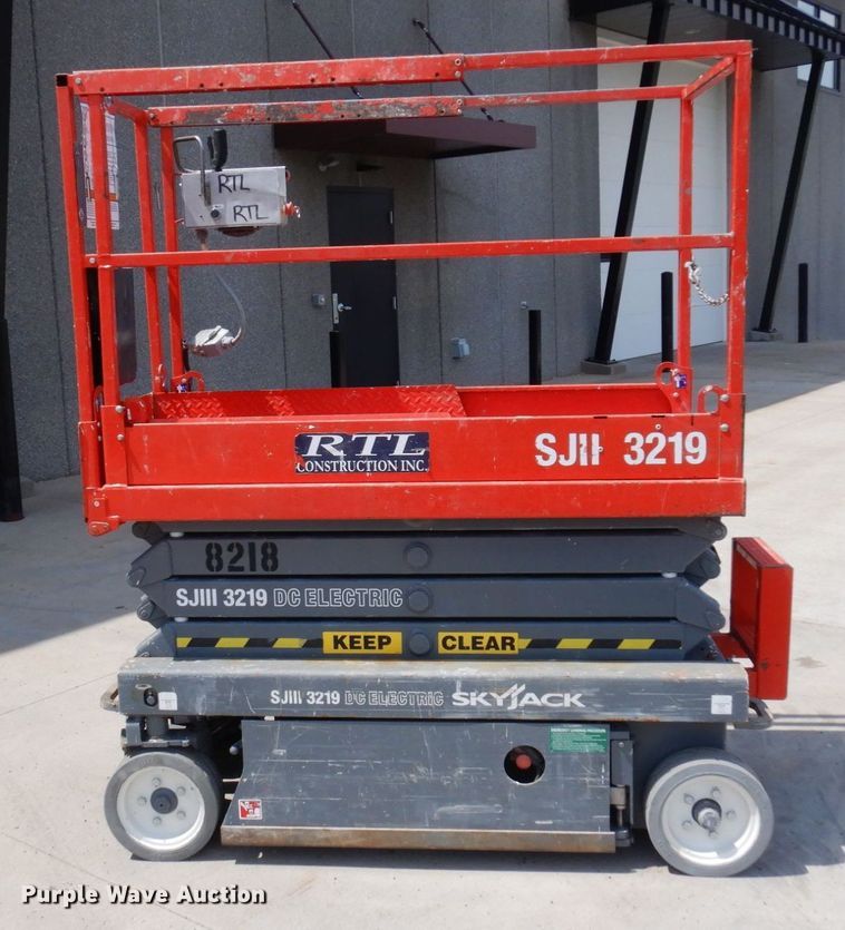 image for item AF9685 2005 Skyjack SJH3219  scissor lift