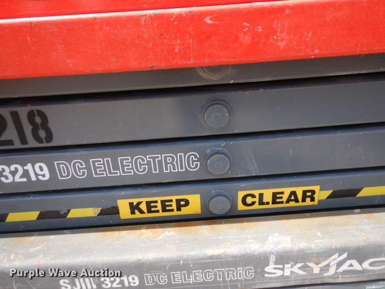 image for item AF9685 2005 Skyjack SJH3219  scissor lift
