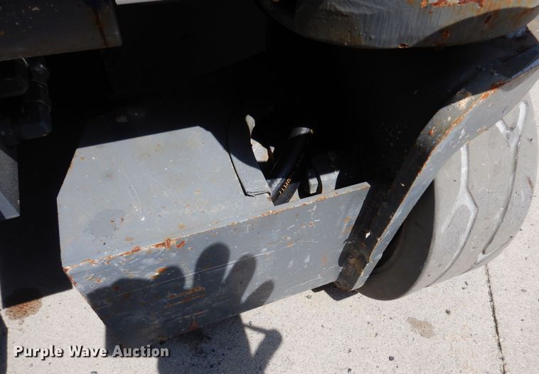 image for item AF9685 2005 Skyjack SJH3219  scissor lift