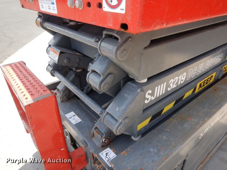 image for item AF9685 2005 Skyjack SJH3219  scissor lift