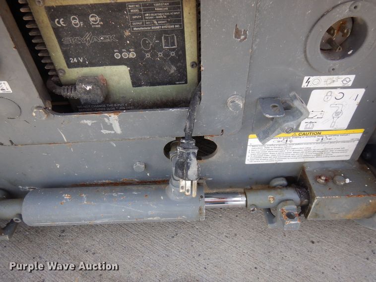 image for item AF9685 2005 Skyjack SJH3219  scissor lift