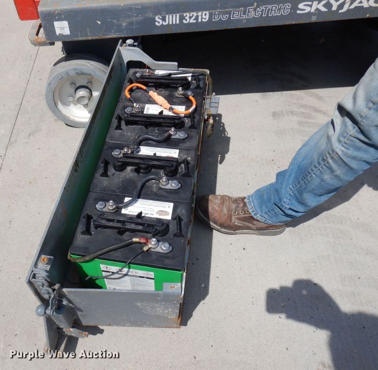 image for item AF9685 2005 Skyjack SJH3219  scissor lift