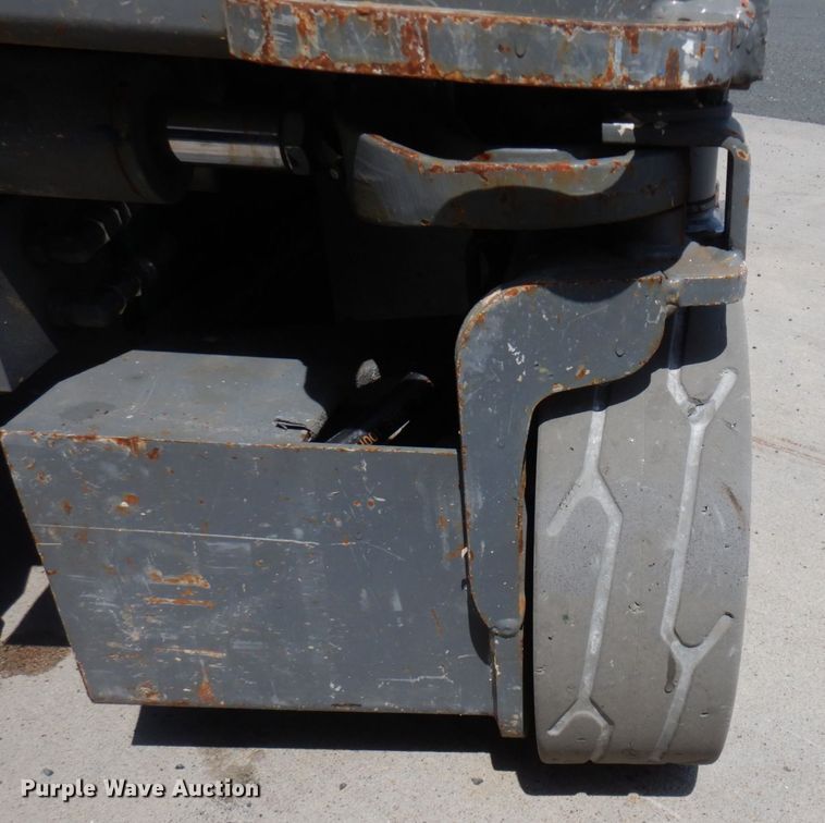 image for item AF9685 2005 Skyjack SJH3219  scissor lift