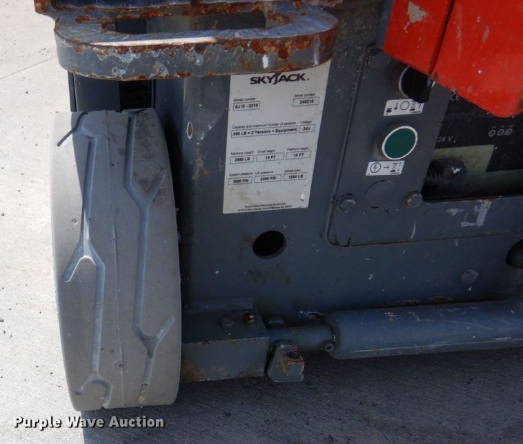 image for item AF9685 2005 Skyjack SJH3219  scissor lift