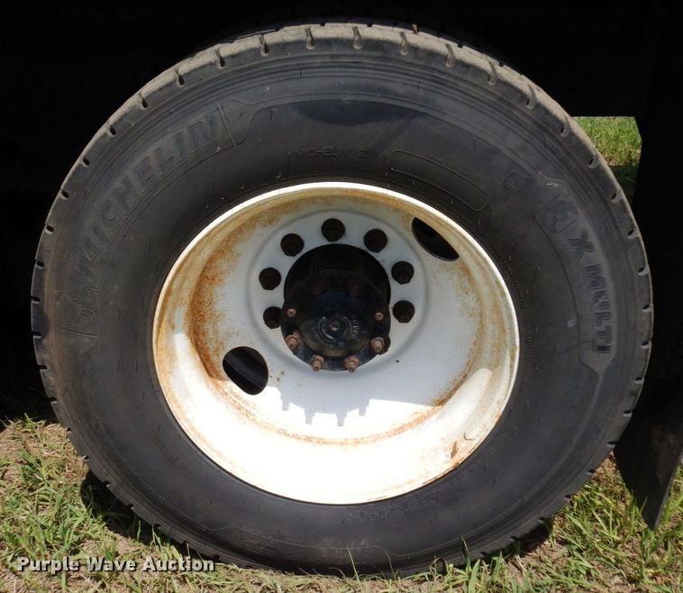 image for item AF9698 2006 Sterling LT9500  crane truck