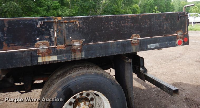 image for item AF9700 2003 Freightliner FL70  dump flatbed truck