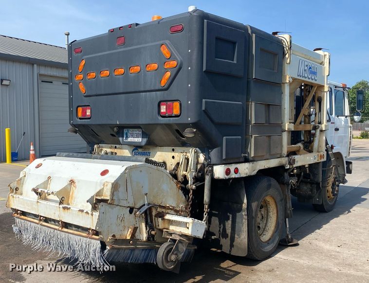 image for item DI7772 1998 Mack MS Series  street sweeper truck