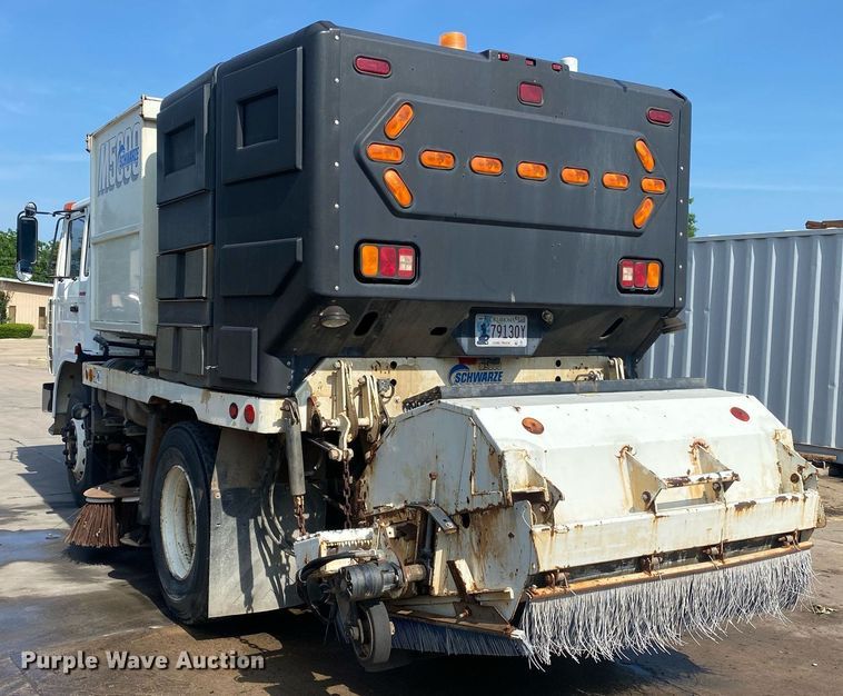 image for item DI7772 1998 Mack MS Series  street sweeper truck