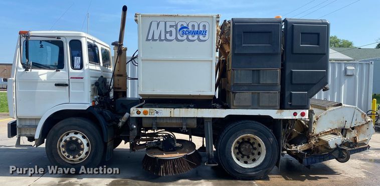 image for item DI7772 1998 Mack MS Series  street sweeper truck