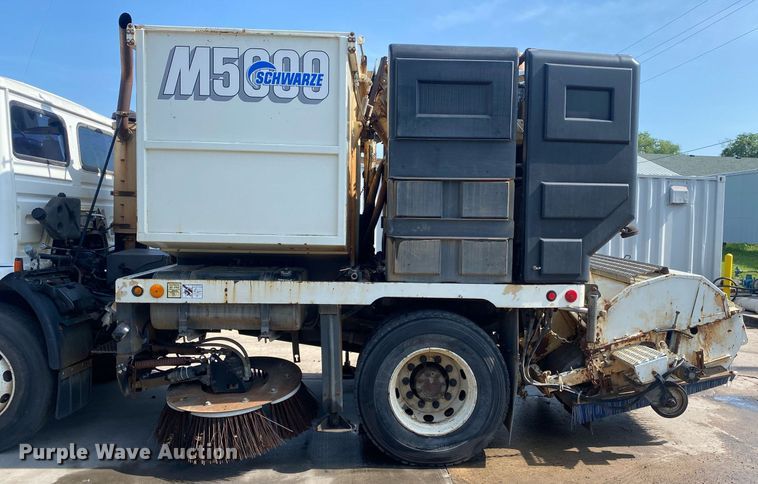 image for item DI7772 1998 Mack MS Series  street sweeper truck
