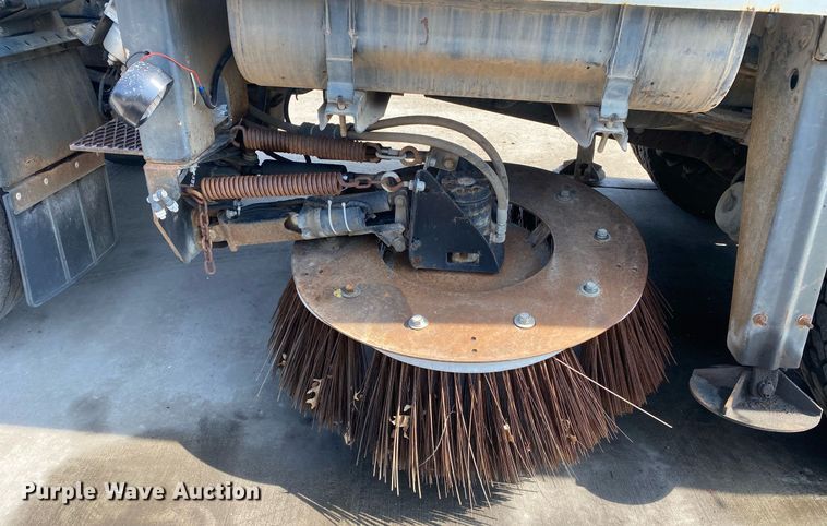 image for item DI7772 1998 Mack MS Series  street sweeper truck